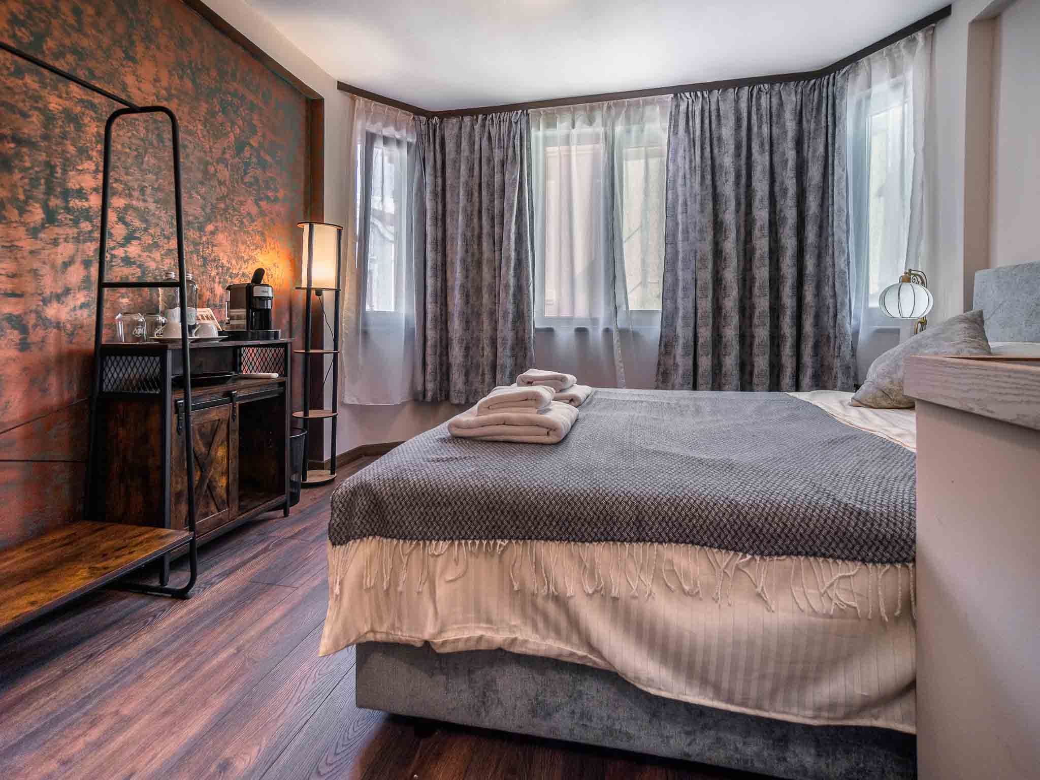 Tams House guest room